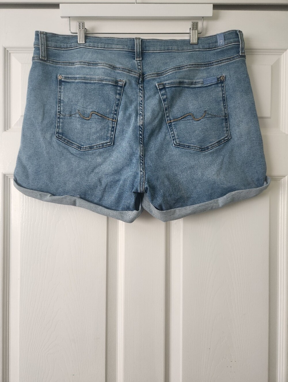 7 For All Mankind Women's Light Blue Denim Roll-Cuff Shorts 34 - Picture 5 of 5